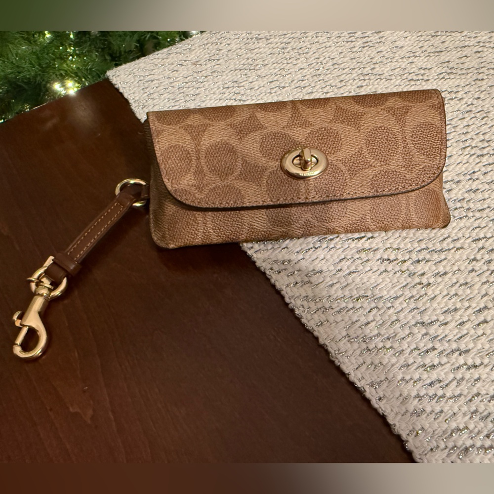 NWT! Coach glasses case with button closure and carry handle/clip. Authentic - Picture 3 of 15